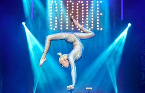 Hand balance contortion act