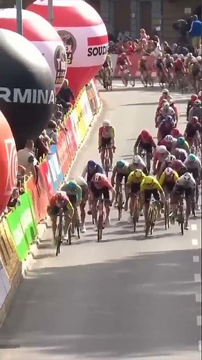 Timed to perfection! ⏳Olav Kooij takes the opening stage win at the Tour of Poland! 🔥