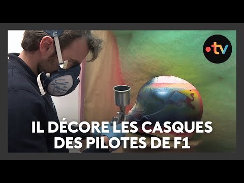 Il décore les casques de Formule 1 des champions automobiles comme Pierre Gasly ou Charles Leclerc