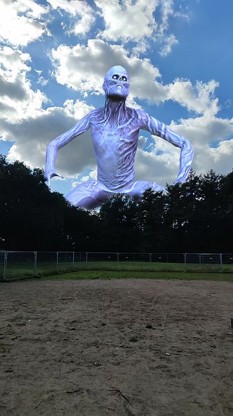 Creepy Alien Dancing Filter in the Sky