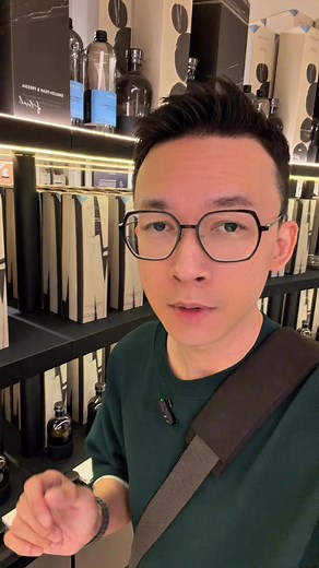 Green tea and cucumber is life. Upgrade your bedroom with Hooga Black Series reed diffuser. #Hooga #reeddiffuser | Chester Tseu