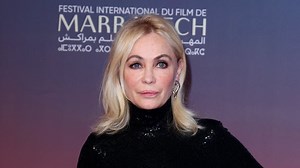 Emmanuelle Béart réunie avec deux de ses enfants : une chasse aux oeufs familiale et champêtre pour Pâques !