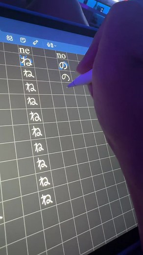Nikki Practicing Hiragana: Common Mistakes and Tips