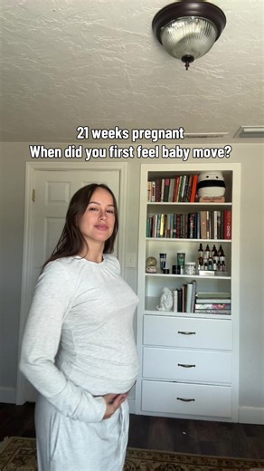 When did you first feel flutters/big movements?! #21weekspregnant #babymovements #bumpdate #firsttimemom #pregnancy