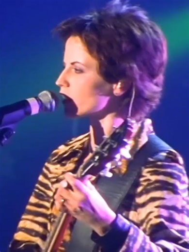 The Cranberries - Promises (1999 Paris Live) #thecranberries #promises #1999 #Paris