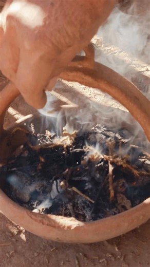 💫 El 1 de Agosto se celebra el Día de la Pachamama, tradición ancestral, herencia de los pueblos originarios. 🌱Las celebraciones y homenajes a la “Madre Tierra” se extienden durante el mes y en toda las calles se percibe el aroma a sahumerios e incienso, celebrando la vida, agradeciendo las bendiciones recibidas y limpiando de energías negativas. 🙏✨En Jujuy celebramos esta herencia ancestral, que nos define como pueblo, agradeciendo con alegría a nuestra Madre Tierra. 🌎August 1st is Pachamam