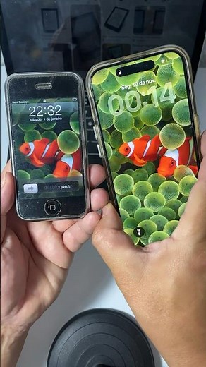 iPhone 2G and the iconic wallpaper