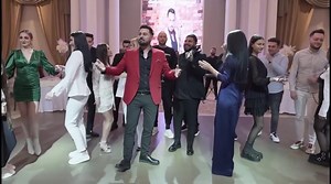 Dintr o mie de femei n au niciuna ochii tai! Aveti aici linkul unde puteti vedea intregul colaj. ⬇️ ⬇️ ⬇️🎵 https://youtu.be/fFTR2bbL4QQ | Gabita de la Craiova