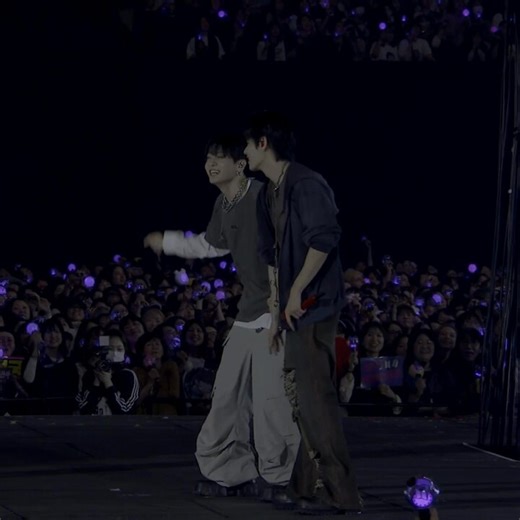 RT @vkooksimp: WAIT ITS MY FIRST TIME SEEING THIS ANGLE OMG