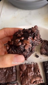 Curious if vegan brownies can be good? The answer is definitely yes. Comment BAKE OFF and I’ll DM you a link to the full breakdown on the blog! But if you just want one suggestion, I can’t recommend @rainbowplantlife’s recipe more 💗 #pancakeprincessbakeoff #bakeoff #brownies #vegan #veganbrownies | The Pancake Princess