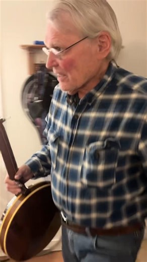 Day 7 of our 12 Days of Christmas! 🎄🦌 Geoff crashed the holiday jamboree at Banjo Warehouse to play on this 1960s Fender Artist. This banjo appears unplayed—50 years of aged walnut, and it just cuts like crazy. The same model was played by Vic Jordan, Eddie Adcock, and Bill Emerson. Link in comments! 🪕 #FenderBanjo #FenderArtist #VintageBanjo #BanjoWarehouse #12DaysOfChristmas | Banjo Warehouse