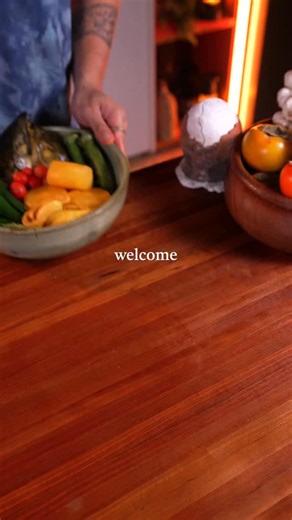 🇵🇭 Sinigang na Salmon | Filipino Food Bible Episode 3 Sinigang - a form of a savory and sour soup is widely adapted throughout all of the Philippines, and this is one of my favorite variations! This is my take on Sinigang na salmon sa miso (Salmon Sinigang with soybean paste). It’s a popular way to enjoy the dish and is a well loved staple among Filipinos ❤️ INGREDIENTS: Sinigang: - 500g of salmon belly - 2 salmon heads - 1 whole onion, sliced - 30-40g of ginger, roughly chopped - 15 cloves of