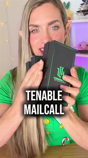 Well lookie here, Christmas versions of the Tenable Entity Button lock ($78-$99) and Tenable Eaglestrike crossbar ($69) today. Both of these are full-sized EDC knives featuring slicey nitro-V on the Eaglestrike and 14c28n steel on the Entity. Tenable is the budget version of Kansept- so you get the same fit and finish quality of concept OEM, but with more affordable materials. Sometimes I’m not the biggest fan of aluminum handles because they can feel a bit slippery. However, when they have the 