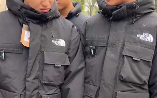 北面新款工装羽绒服，你真的会区分好坏吗？对比测评