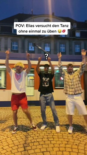 wer gibt uns Tanzstunden? 🤷‍♂️🕺#kussandich @eliass.locke @hero.musik