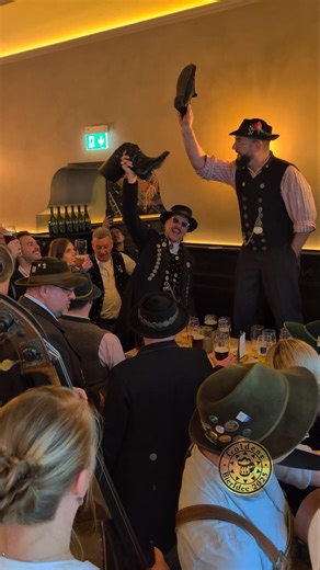 Aus'zapft is! S'letzte #Starkbierfest der Saison im #Haxengril! Mega mit #Maximator ausm #Holzfass👌