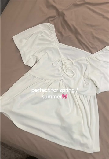 Plus Size Fashion: Sweetheart Neckline Styles for Spring