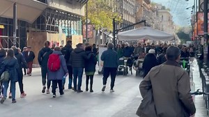9.7K views · 83 reactions | Regole rigide per l'accesso nell'area dello spettacolo di Capodanno in piazza Ruggero Settimo. Nella zona transennata saranno ammessi quasi 10 mila spettatori. Controlli serrati ai varchi con metal detector e unità cinofile. Servizio di Giovanni Villino | Tgs | Facebook