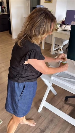 ✨ I really want you to try this hack! ✨ This will be your new addiction: moisturising your body every day 🤍 Mix Coconut Body Milk with Glory Oil — do it on one leg and check out the difference for yourself. Ps Don’t look at the vein on my knee 😂 x | Eco By Sonya