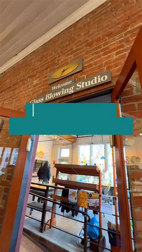 Women Who Brunch | Nicole on Instagram: "✨ An experience in the Hudson Valley you can’t buy online ✨ This is Hudson Beach Glass in Beacon, NY — where you don’t just shop handmade art… you make it yourself. Step inside a real glassblowing studio and work one-on-one with an artisan to create your own hand-blown glass ornament. You choose the colors, help shape the molten glass, and even get to blow your ornament into existence. 🕒 About the experience: • Takes about 15 minutes per ornament • $48 p