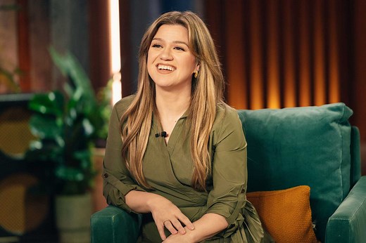 Kelly Clarkson Makes a Shocking Confession About Why She Hardly Wears Makeup