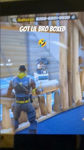 ‪@fortnite‬ ‪@lish_2345‬ funny 🤣 bro got boxed like a fish