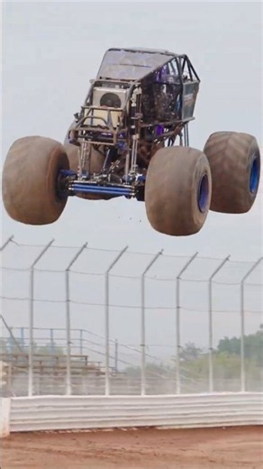 Stinger Sends It #monstertruck #renegademonstertrucks #bigblockchevy #racing #monsterjam #sendit
