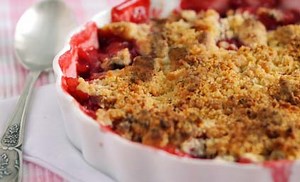 Crumble de fruits rouges pour 6 personnes - Recettes - Elle à Table