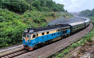 弯道与近乎全列软卧的Y157次游列