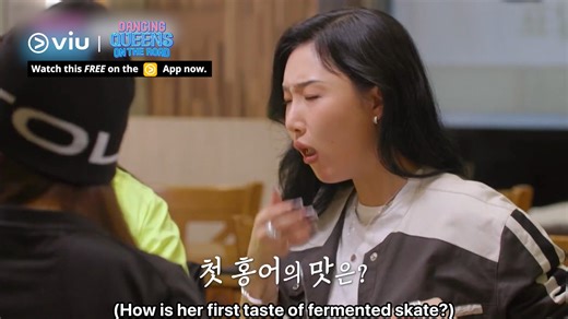 𝗪𝗮𝘁𝗰𝗵 #DancingQueensOnTheRoad 𝗙𝗥𝗘𝗘 𝗼𝗻 𝗩𝗶𝘂 𝗡𝗼𝘄 👉 bit.ly/3D1m06B There’s a food that mukbang queen #Mamamoo #Hwasa can’t eat? 🤣 Who has tried eating skate fish? 👀 #LeeHyoRi teaches #UhmJungHwa how to be fierce for her next performance but will this ASMR method work? 🤔 | Viu Singapore
