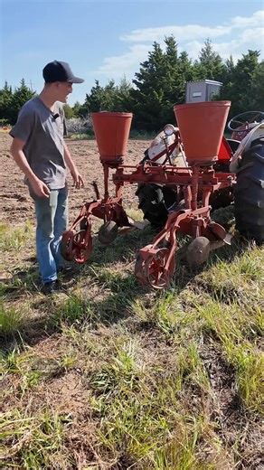 Speed Testing my Free 🚜 #8N #ford #tractor #willitrun #junkyard #abandoned #forgotten #junkyardjack #rancherokid #cleftstrong | Alnpd