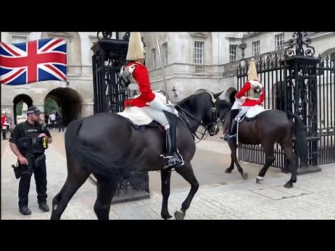 The Queen’s Life Guards Four O’Clock Inspection Parade | Horse Guards Parade | LONDON 2021 🇬🇧