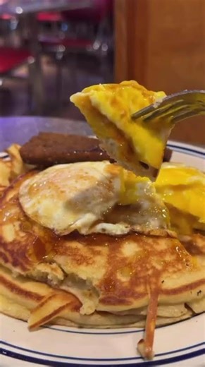 pov NYC diner just do breakfast better #nyc #foodtok #nycfood #diner #breakfast #citylife #food