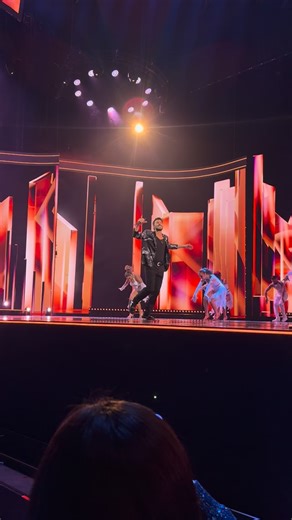 CHILE!! OTRO SUEÑO CUMPLIDO❤️ Ayer canté por primera vez en Viña del Mar, representando a mi país en la Competencia Internacional, y fue una experiencia preciosa. Gracias por el cariño que me dieron, un público increíble, los mensajes que me llegaban de todas partes, gente de Latinoamérica y, por supuesto de mi tierra. El martes volvemos de nuevo familia!! 🙏🏻 Os quiero!! | Antoñito Molina