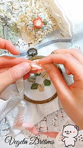 896 reactions · 66 shares | How to make a gathered silk ribbon勺 #embroidery #silkribbon #silkembroidery #bordado #needlework #handstitches #handsewing #howtomake #sewingtips #sewingstitch #sewingtutorial #sewingtherapy #howtosew #sewtutorial #sewingideas | Regina Jikidze | Facebook