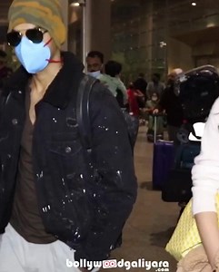 Ananya Panday & Ishaan Khattar Spotted At Airport . They celebrated new year together . Follow us for more videos and pictures | Bollywood Galiyara