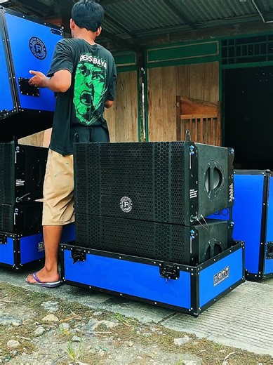Ready mase. paket array 112 mewah lengkap hardcase Siap melayani : - Sound System Fullsett - Miniatur Sound System - Box Speaker - Harkis Lokasi : Jambean, Sembungharjo, Pulokulon, Grobogan, Jateng. Minat / Tanya