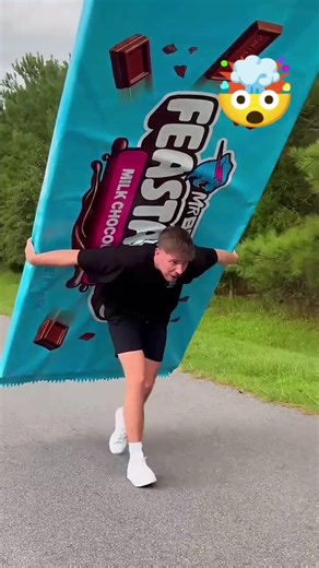 Mrbeast giving giant chocolate to the viewers 🤯🔥💥#shorts #youtubeshorts #mrbeast
