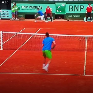 670K views · 1.5K reactions | Isang batang lalaking nagtatrabaho bilang ball boy sa Roland Garros ay dramatikong nagkamaling pinahinto ang isang mahalagang punto. Sina Andy Murray at Victor Troicki ay naglalaban sa isang gitgitang laro. Bawat bola ay mahalaga. Subali´t, sa pinakamahalagang sandali ng match, ipinagkanulo ng nerbyos ang batang lalaki. Ang hindi niya akalain ay matinding makakaapekto ang kanyang akto sa resulta. | Ang Cracks | Facebook