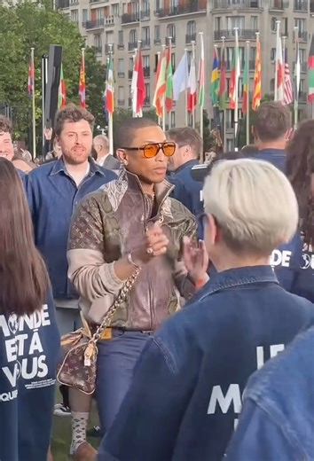 16K views · 10K reactions | #Pharrell at the menswear spring/summer fashion show for #LouisVuitton in #Paris | 2Cool2Bl0g | Facebook