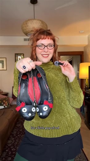 Jessica Blair on Instagram: "utilizing my free will (and sick kitten heels) to style a mini skirt for winter! proof that if you really wanna wear something, not even 20 degree weather can stop you ‍↔️ would you wear a mini skirt in winter 廊廊 . . . . #plussizestyle #midsizeoutfit #winteroutfitideas #stylinginspo"