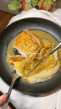 The PERFECT fall dinner 🍁🍎crispy chicken thighs with fennel & apple pan sauce over parsnip puree!