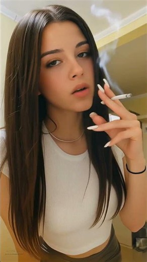 Brwon girl smoke