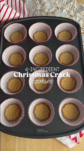 4-Ingredient Ritz Christmas Crack Cookies ✨ These Ritz Christmas cracker cookies are the no-stress,