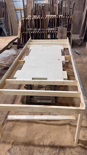 Huge sycamore slab flattening. | Heartland Timber, LLC