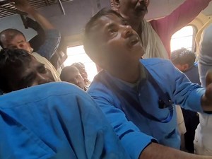 879K views · 24K reactions |  Train में ₹180 का थाली 郎郎 #railway #reelschallenge #railway #scam #train #pantryscam #vlog #indianrailways #railways | Amit Akela Vlogs | Facebook