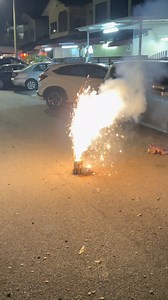Cracker Vs Night #crackers #Fireworks #fireworksdisplay #fireworkshow #fireworksnight #firecrackers #usareels #usa_tiktok #experiment | Fireworks Videos
