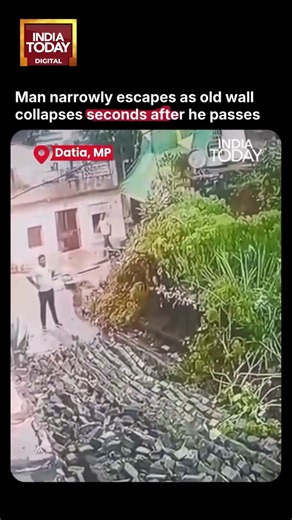 Man Escapes Death by Seconds as Dilapidated Wall Collapses Behind Him in Madhya Pradesh #viral