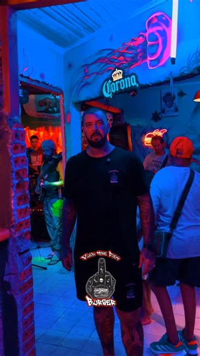 FUCK THE DIET BURGUER 🍔🍺 on Instagram: "Festa da firma 🔥🤟💯 Segura o hit do verão 2026 🎧🎵 Sabotando sua dieta desde 2018 Sem pedir perdão Estamos atendendo na av augusto blitzckow 93 praia mansa Caiobá Temporada de segunda segunda 12:00 à 1:00 da madruga."