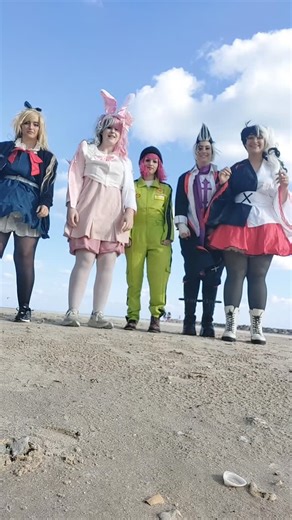 🌈Call me Temmie 👀🌈 on Instagram: "just having a good time at the beach🌊🌴🤭 monokuma: @pinkbloodpixle soda: @onichan_cos Gundham: @ksb.thunderous2143 Sonia: @lunar_cosplay"